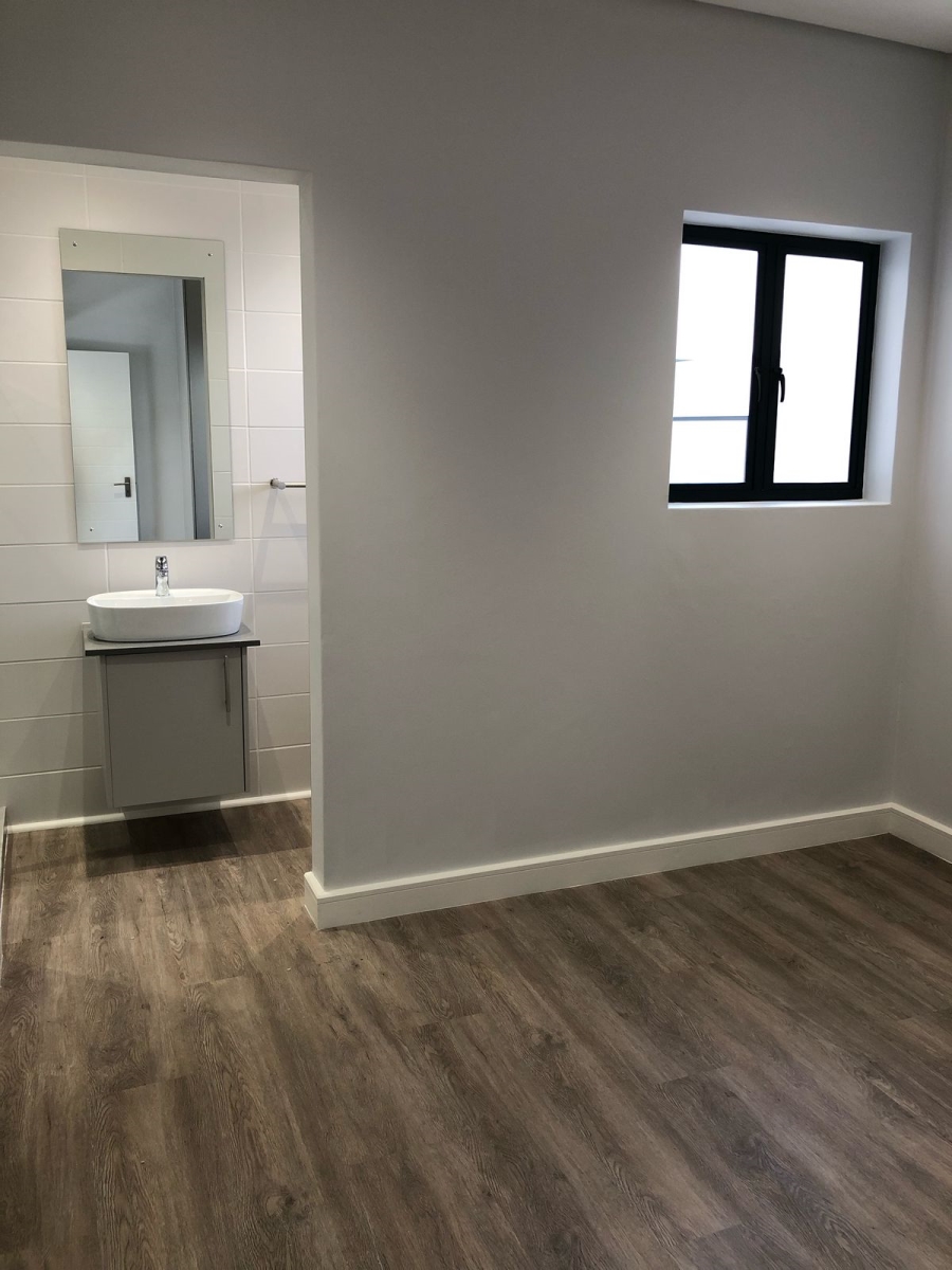 To Let 4 Bedroom Property for Rent in Somerset Ridge Western Cape